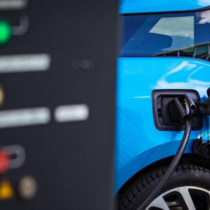 Rinnovabili • Veicoli elettrici: già nel 2023 più economici delle auto a combustione