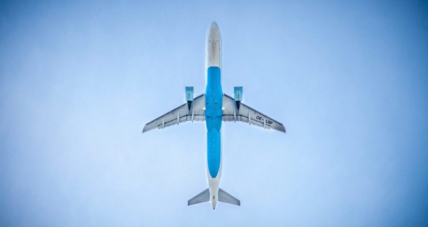 Rinnovabili • Decarbonizzazione del settore aereo: l’industria presenta il piano Destination 2050