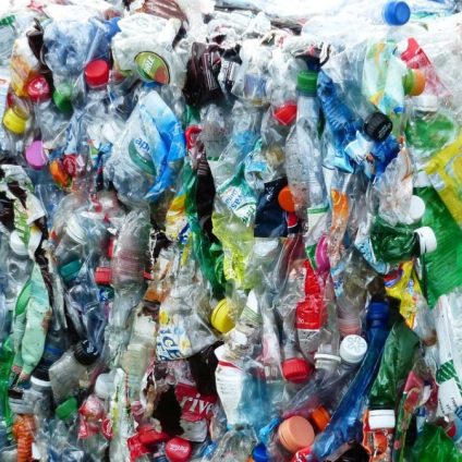 Rinnovabili • Giustizia ambientale, UNEP: l’inquinamento da plastica colpisce soprattutto i più vulnerabili