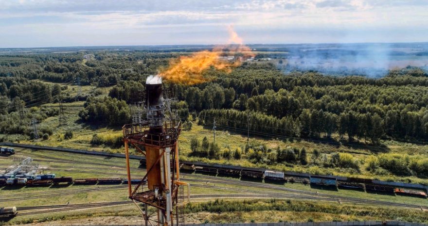 Rinnovabili • Gas flaring: ecco i paesi da bocciare secondo la World Bank