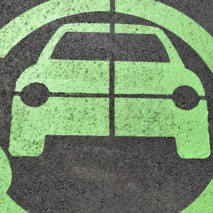 Rinnovabili • Auto elettriche: nel 2027 costeranno meno di quelle a petrolio