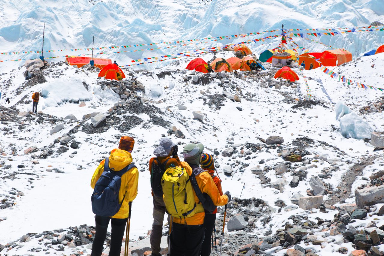 Rinnovabili • Vista del campo base sul Monte Everest Mount Everest - Foto: depositphotos