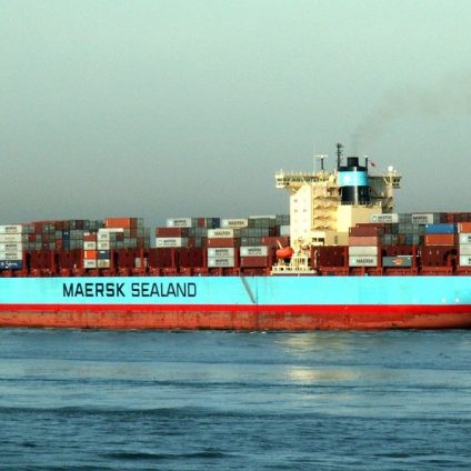 Rinnovabili • Emissioni navali: il colosso dello shipping Maersk fa il pieno di biometanolo