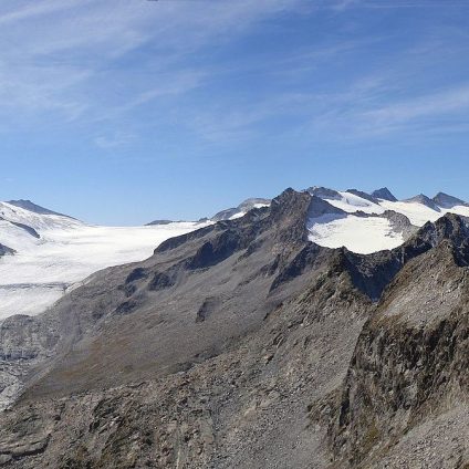 Rinnovabili • Ghiacciai alpini: perso il 50% della superficie in 100 anni