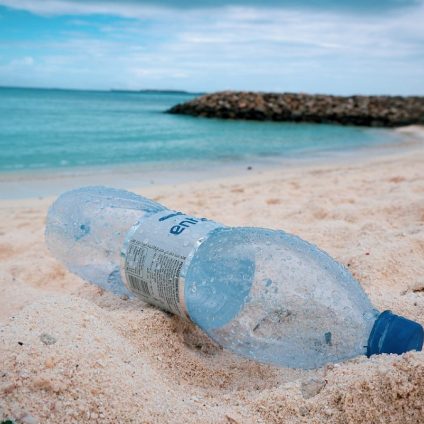 Rinnovabili • Inquinamento da plastica: nel Mediterraneo galleggiano 17mila t di rifiuti