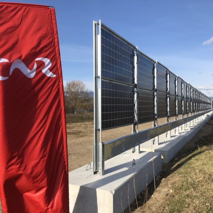 Rinnovabili • fotovoltaico bifacciale verticale