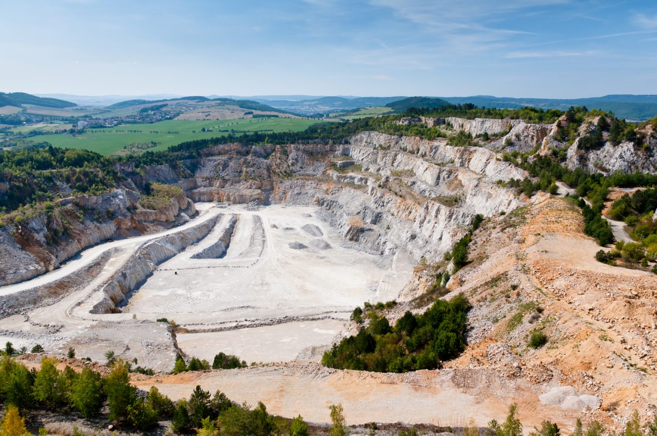 Rinnovabili • cava di rocce granitoidi