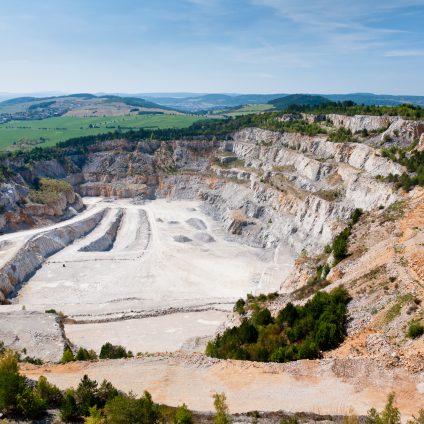 Rinnovabili • cava di rocce granitoidi