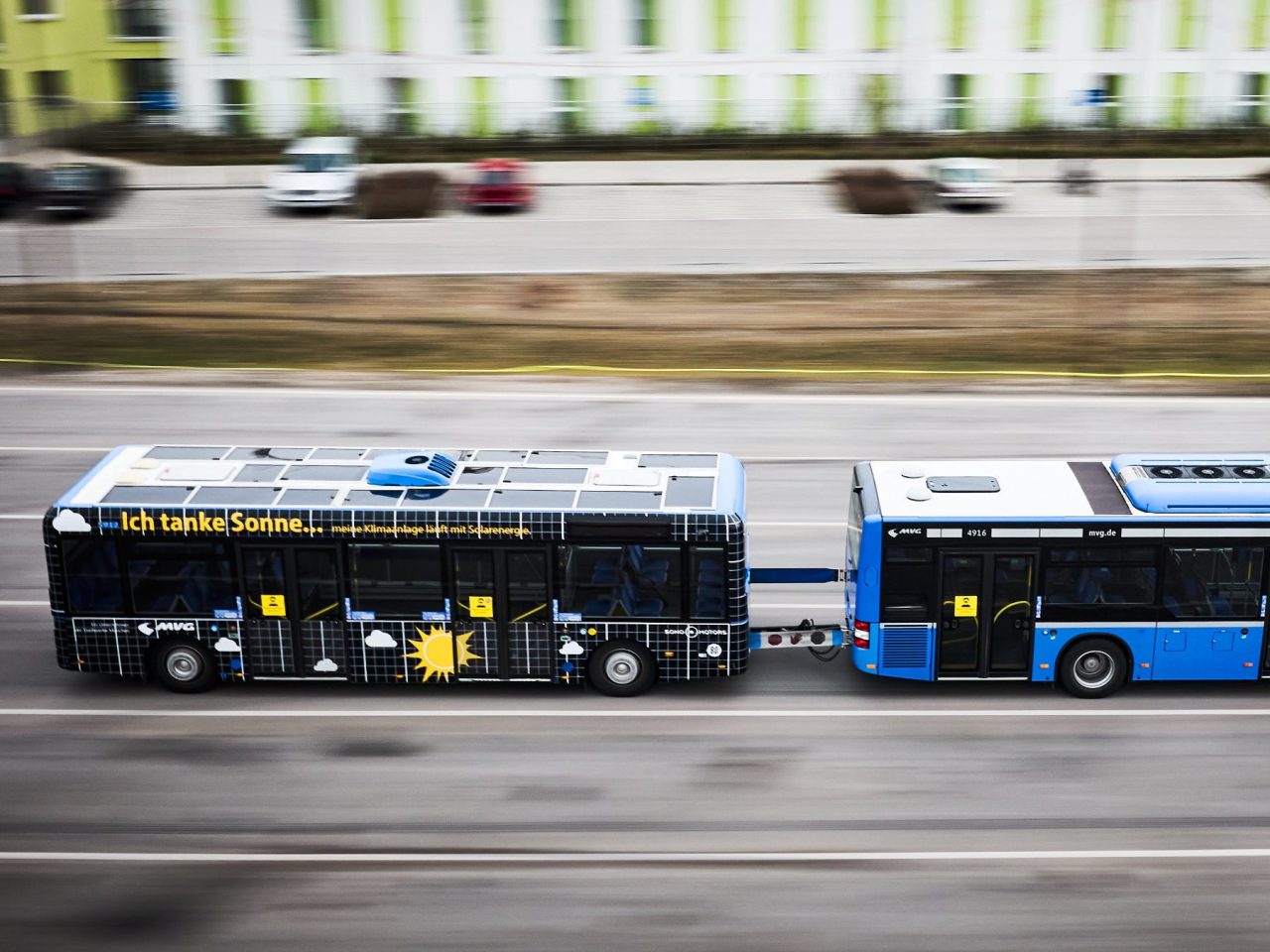 Rinnovabili • rimorchio solare per autobus