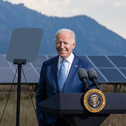 Rinnovabili • Pacchetto sul clima: Biden strappa l’ok per un piano da 370 mld