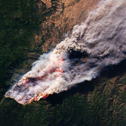 Rinnovabili • Qualità dell’aria: incendi e ozono ci impongono una “penalità climatica”