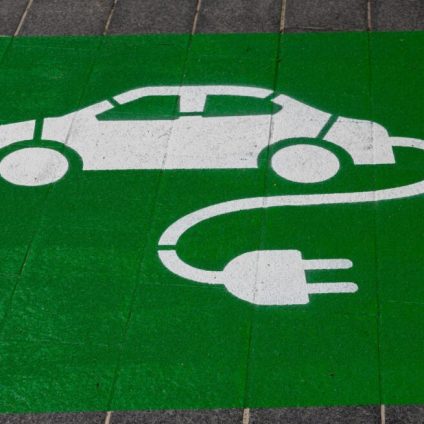 Rinnovabili • Incentivi auto elettriche e ibride: prenotazioni ecobonus 2023 dal 10 gennaio