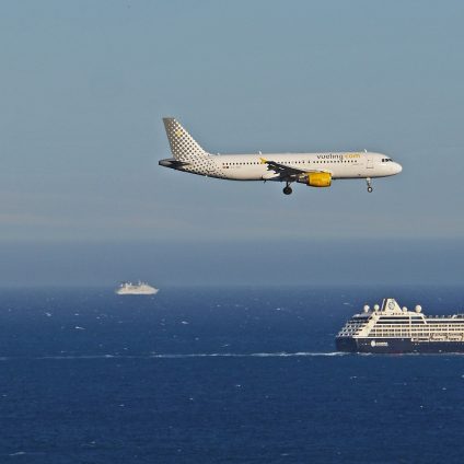 Rinnovabili • Trasporti in tassonomia verde: nuove regole anche per navi e aerei