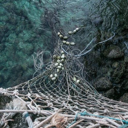 Rinnovabili • attrezzi da pesca abbandonati