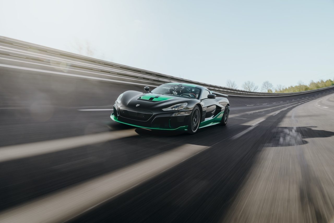 Rinnovabili • Supercar elettrica: Rimac Nevera segna 23 record in un giorno