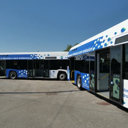 Rinnovabili • autobus a idrogeno venezia