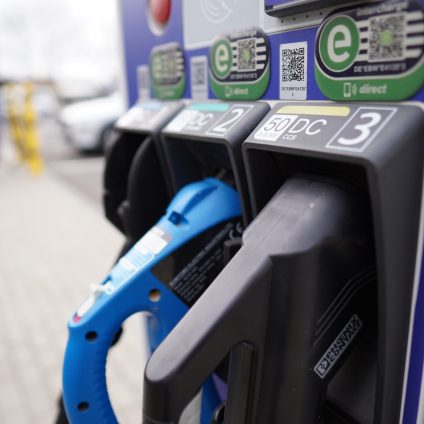 Rinnovabili • Auto elettriche: mercato sostenibile nel 2025 con EV più piccoli