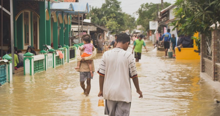 Rinnovabili • Rischio climatico: assicurare i paesi più vulnerabili con 10 mln $ l’anno è possibile