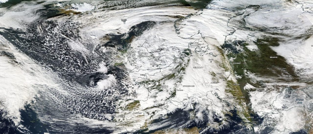 Rinnovabili • Tempesta Ciarán sull’Europa: pioggia e venti record anche in Italia