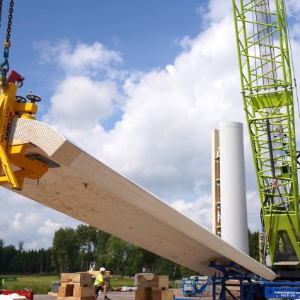 Rinnovabili • Turbina eolica di legno: entra in funzione la più alta del mondo