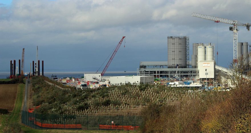 Rinnovabili • Centrale nucleare Hinkley Point C: 4 anni di ritardo e 2,3 mld di costi in più