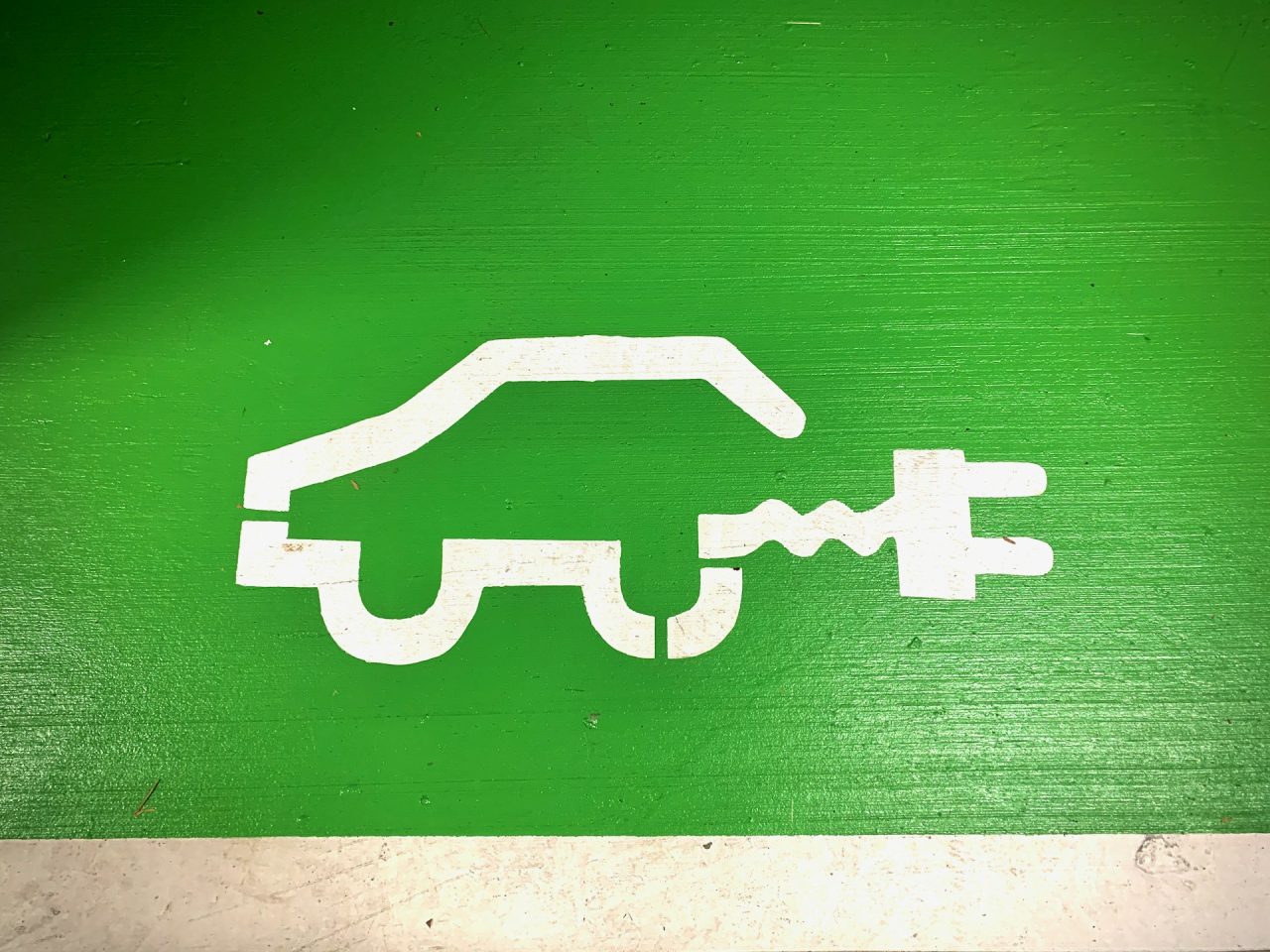 Rinnovabili • Auto elettriche UE: EV al palo, quota mercato scende al 13% a marzo