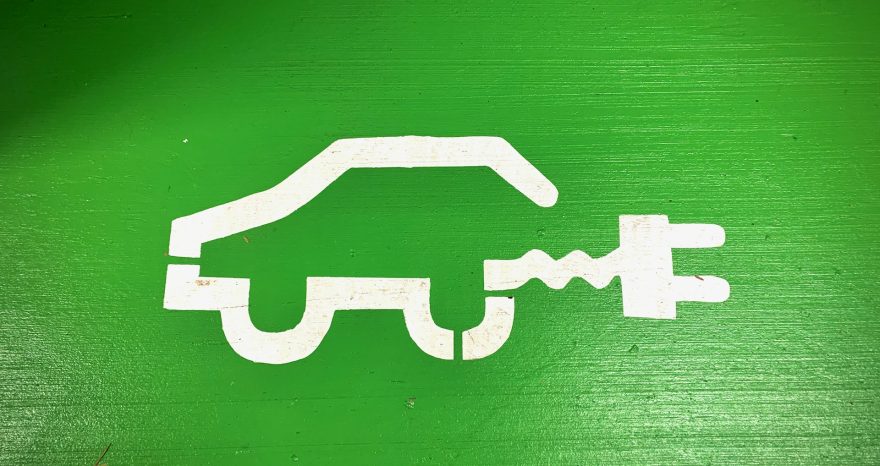 Rinnovabili • Auto elettriche UE: EV al palo, quota mercato scende al 13% a marzo