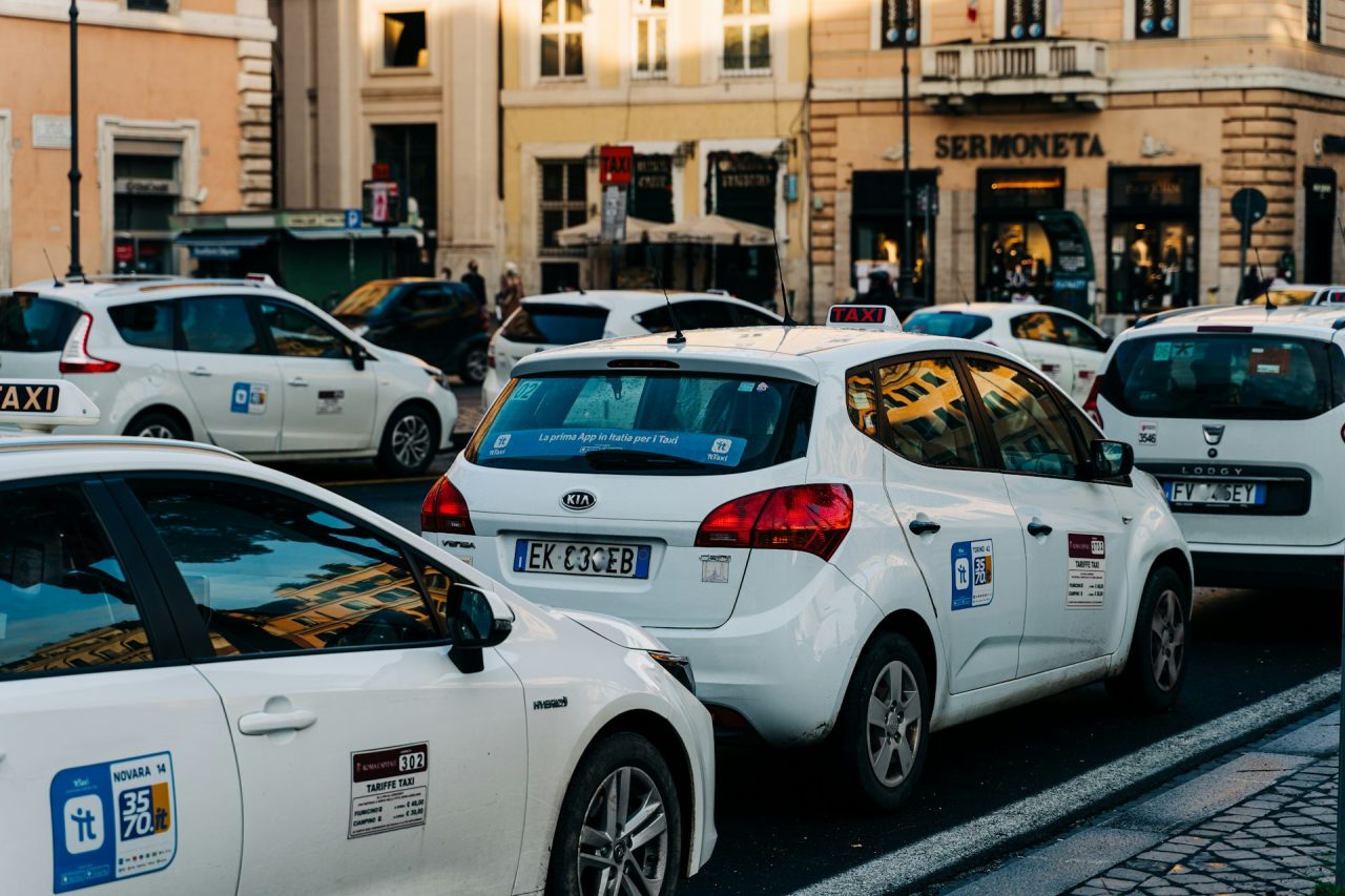 Rinnovabili • Ecobonus 2024 Taxi e Ncc: dal 17 giugno via agli incentivi