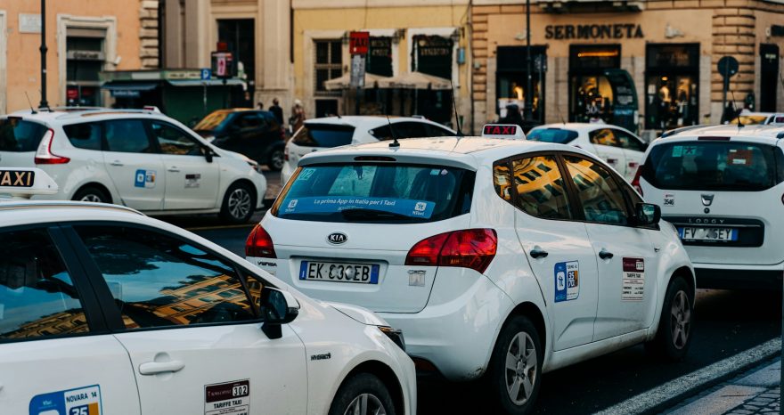 Rinnovabili • Ecobonus 2024 Taxi e Ncc: dal 17 giugno via agli incentivi