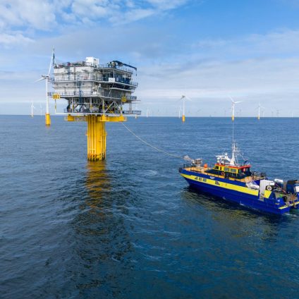 Rinnovabili • Ecco il primo caricabatterie eolico offshore per barche elettriche