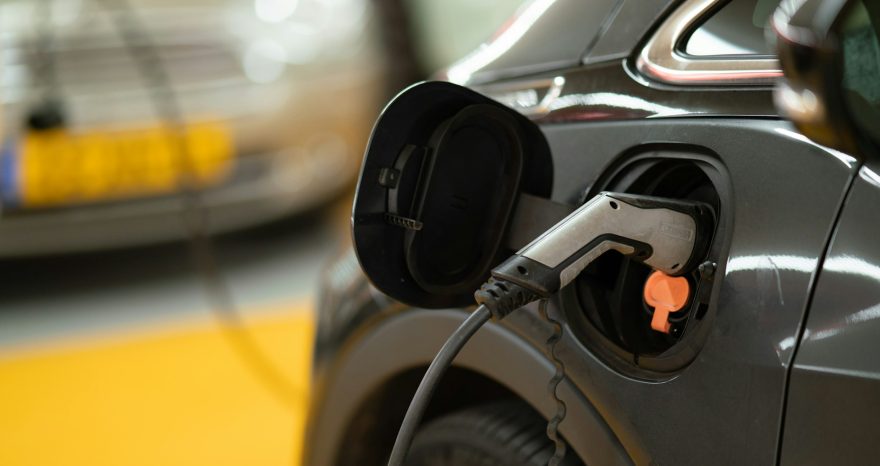 Rinnovabili • Ricarica auto elettriche e regoli fiscali, serve semplificazione