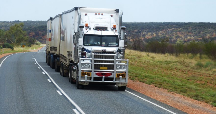 Rinnovabili • Camion elettrici, quante colonnine di ricarica rapida servono in Europa?