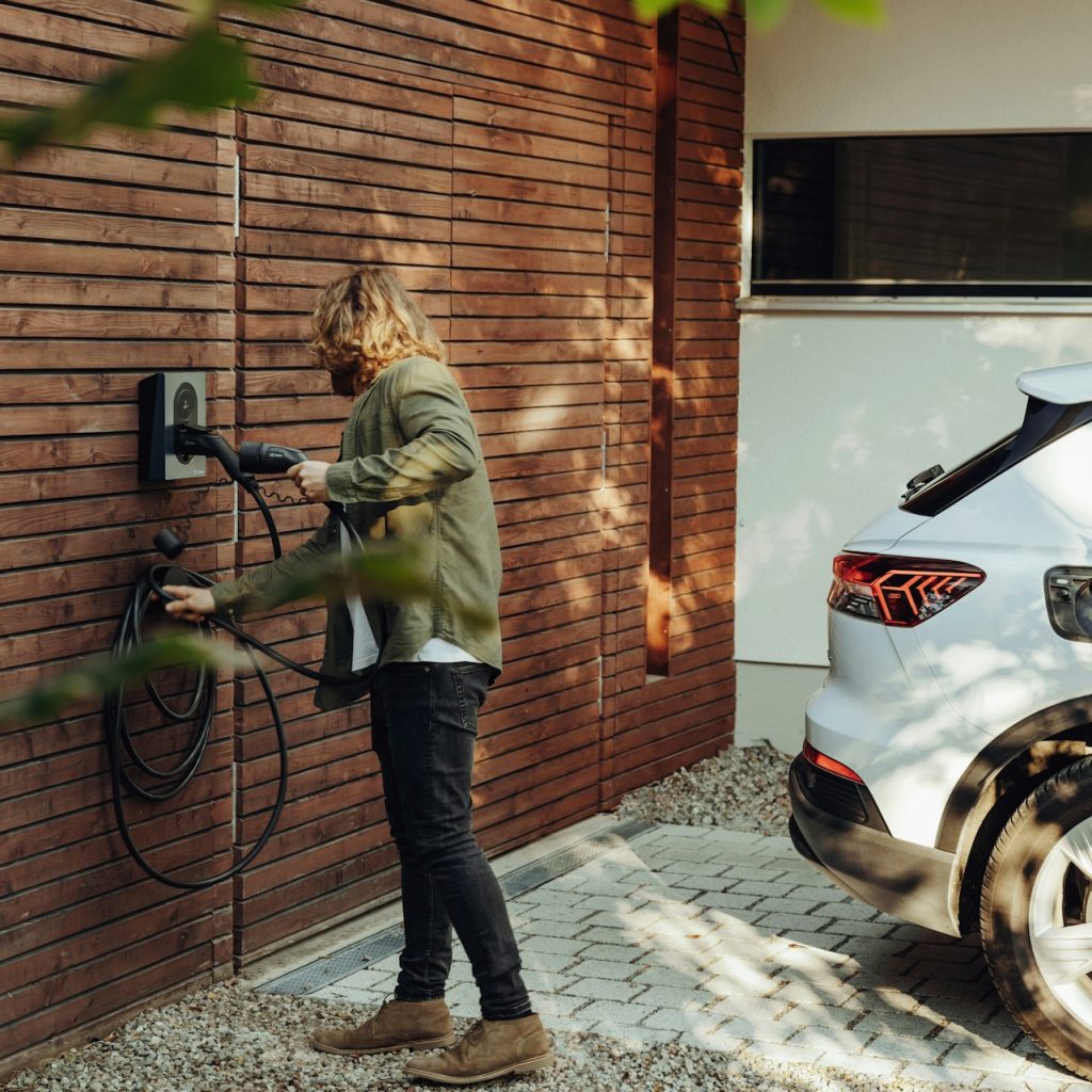 La ricarica delle auto elettriche: dove come e quando 