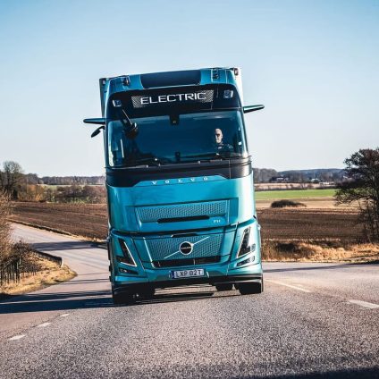 Rinnovabili • Camion Elettrici: Volvo fa il record con 600 km di autonomia