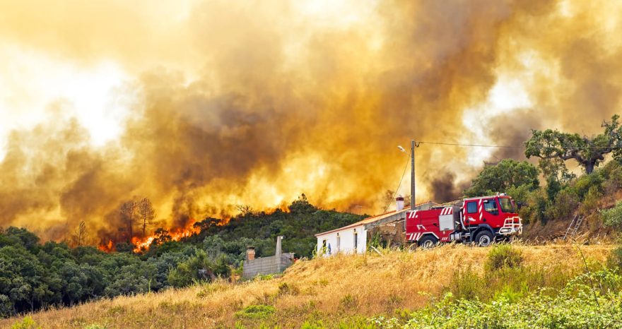 Rinnovabili • Incendi e cambiamento climatico: clima aumenta roghi del 15% in 20 anni