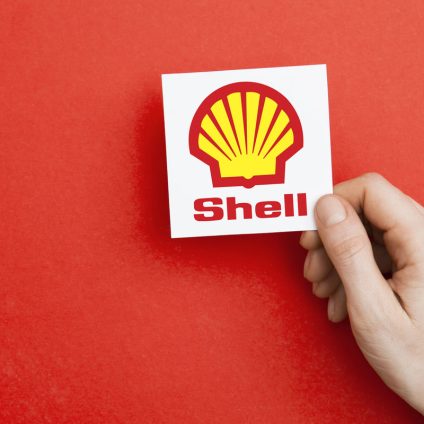 Rinnovabili • Contenziosi climatici: Shell vince, cade l’obbligo di taglio gas serra