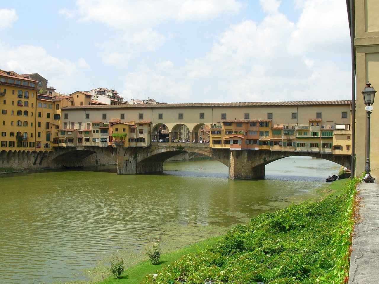 L’Arno è gravemente inquinato dalle microplastiche