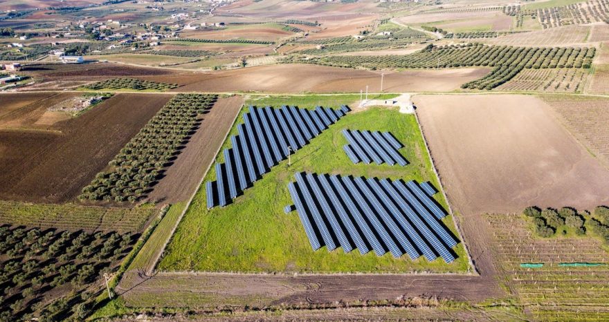 Rinnovabili • Fotovoltaico a terra e consumo del suolo in Italia, i dati aggiornati Fotovoltaico a terra e consumo del suolo in Italia, i dati aggiornati 