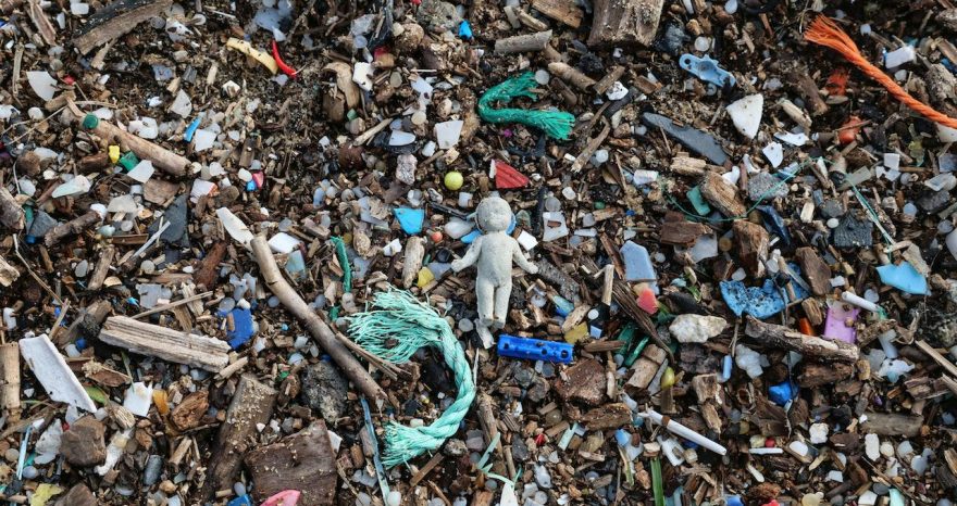 Rinnovabili • Le microplastiche nell'aria potrebbero causare tumori ai polmoni e al colon