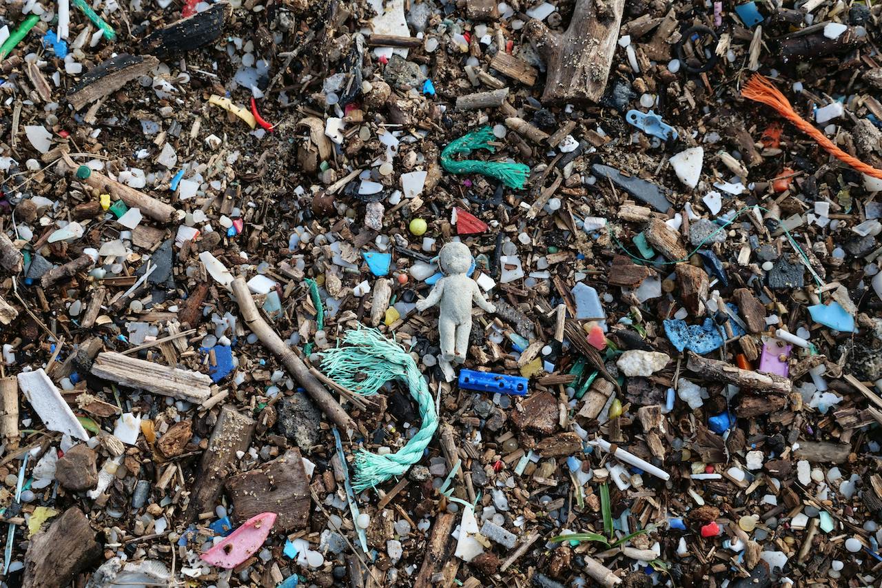 Rinnovabili • Le microplastiche nell'aria potrebbero causare tumori ai polmoni e al colon