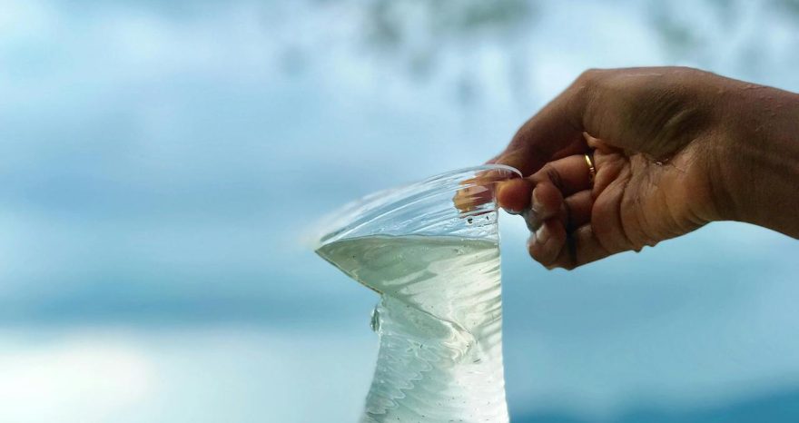 Rinnovabili • Plastica nei fiumi e laghi, monitorata con il telerilevamento