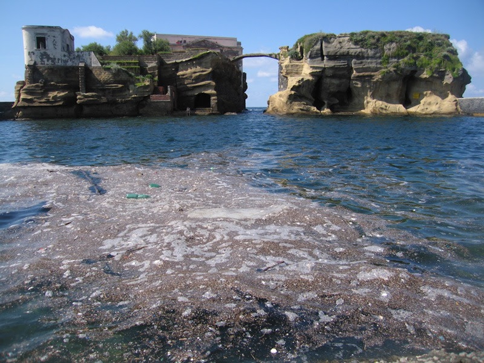 Gli scarichi di acque reflue compromettono l’habitat marino