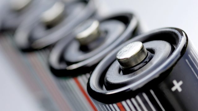 Rinnovabili • Ecco la batteria al litio resistente al fuoco e alle esplosioni