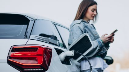 Rinnovabili • In Germania crolla l'auto elettrica: tonfo del 27,4% rispetto al 2023. A pesare la fine dei bonus