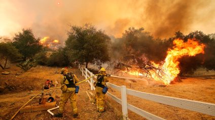 Rinnovabili • Incendi di Los Angeles: 35% più probabili per i cambiamenti climatici