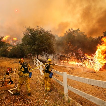 Rinnovabili • Incendi di Los Angeles: 35% più probabili per i cambiamenti climatici