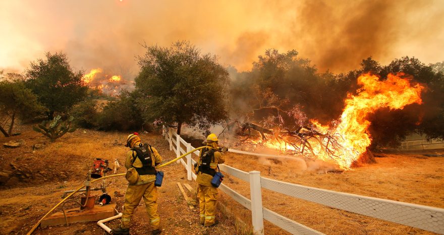 Rinnovabili • Incendi di Los Angeles: 35% più probabili per i cambiamenti climatici