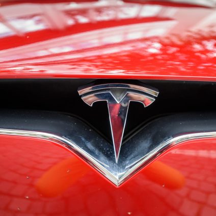 Rinnovabili • Multe emissioni auto: Tesla e Polestar salvano l’industria UE?