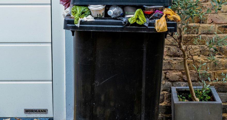 Rinnovabili • Lattine e bottiglie in plastica, Regno Unito rilancia sistema a cauzione