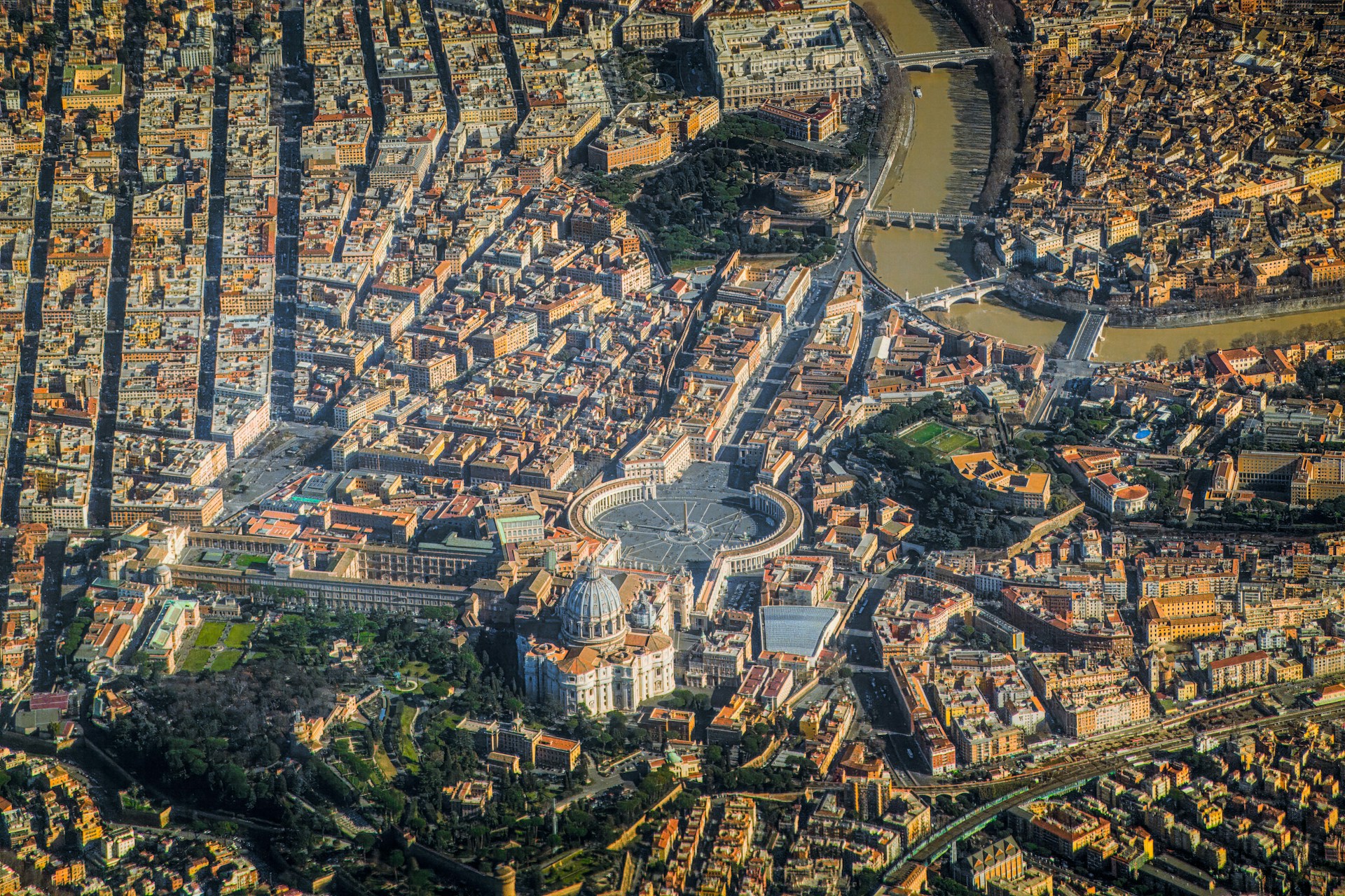 Qualità acqua UE: inquinati 3 siti su 4